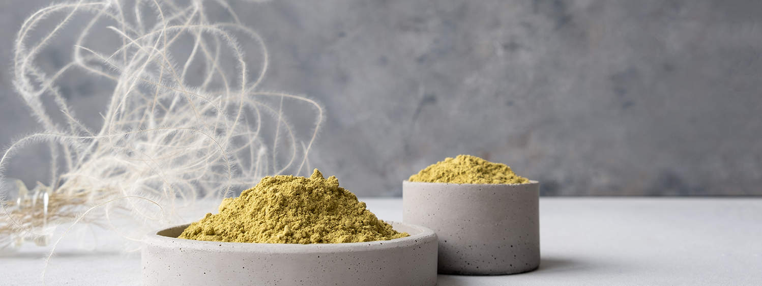 Henna 粉與茶樹精油特寫